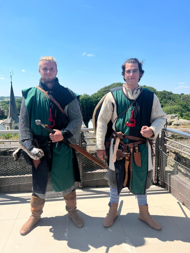 Jordy und Raoul vor der Turmbesteigung